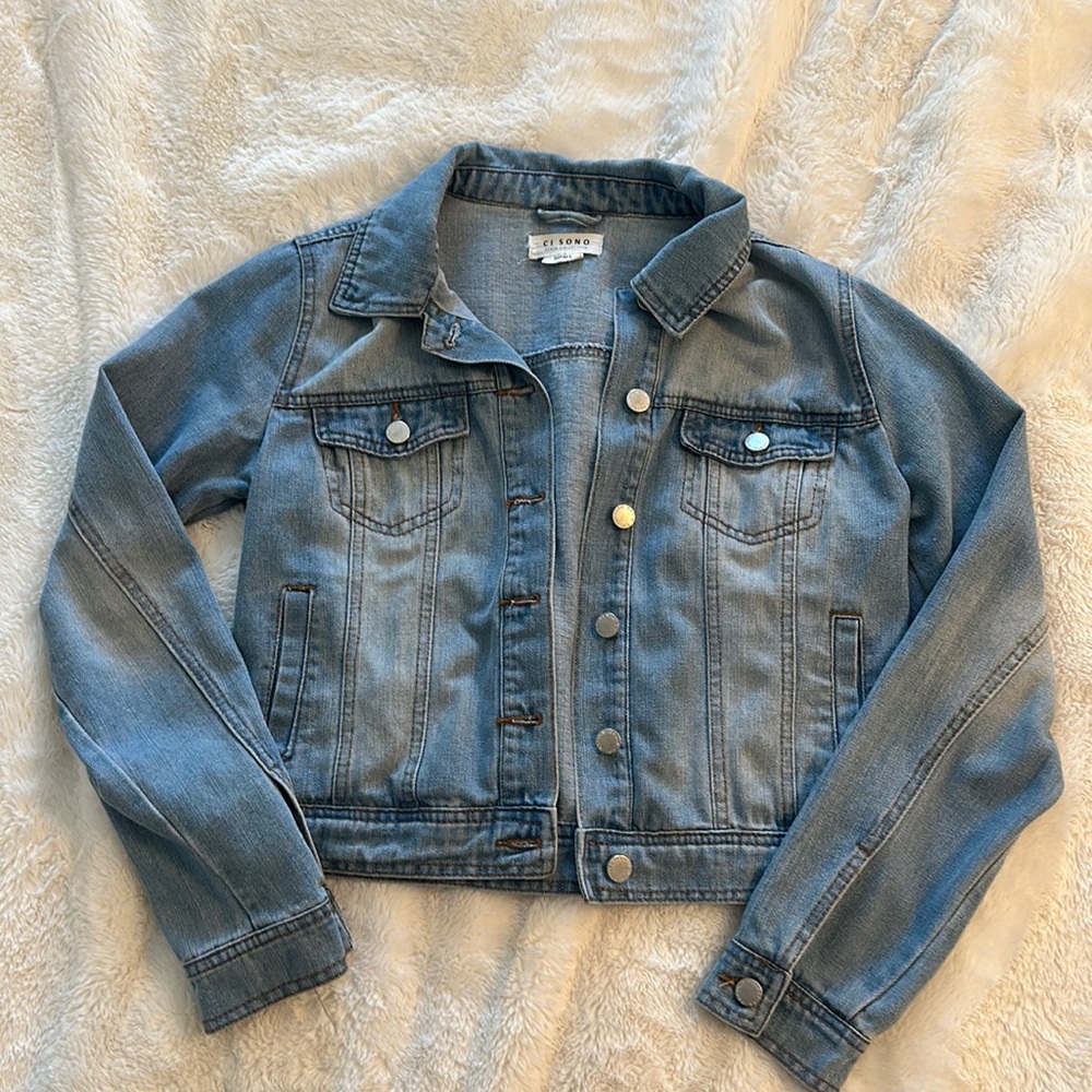Cropped Lightwash Denim Jacket